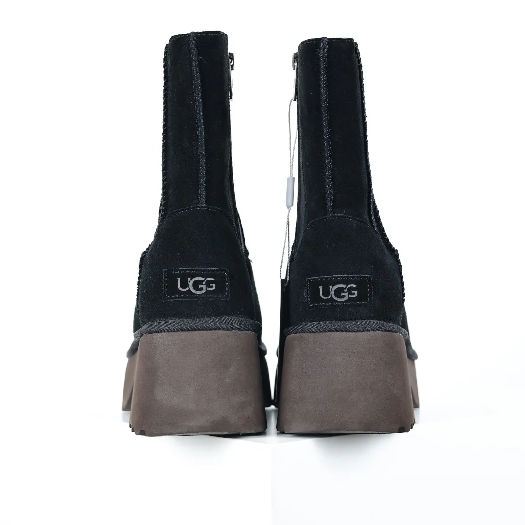 Pick up locally 💰700 Core recommended good price It is a very suitable choice for home furnishings. In the new year, uug launched a series of styles, which are partial to the preferences of young consumers and have also moved to the forefront of fashion trends. Shoe body material: water-repellent coated suede upper, 17 mm UGGPURE™ implantable wool insole, lightweight non-slip and comfortable rubber outsole, with brand LOGO and trademark, with full packaging Size: 35 36 37 38 39 40